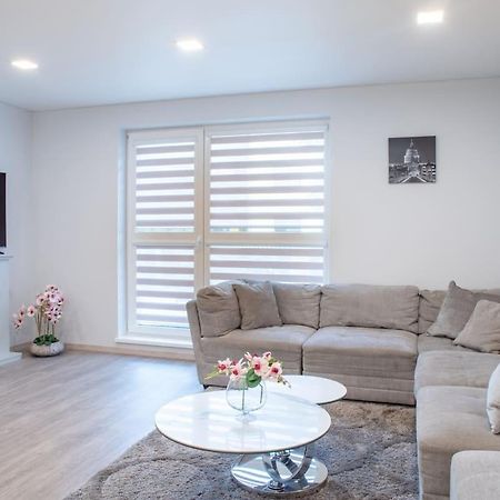 Luxurious Oak Park Apartment By Polo Apartments Kaunas Luaran gambar