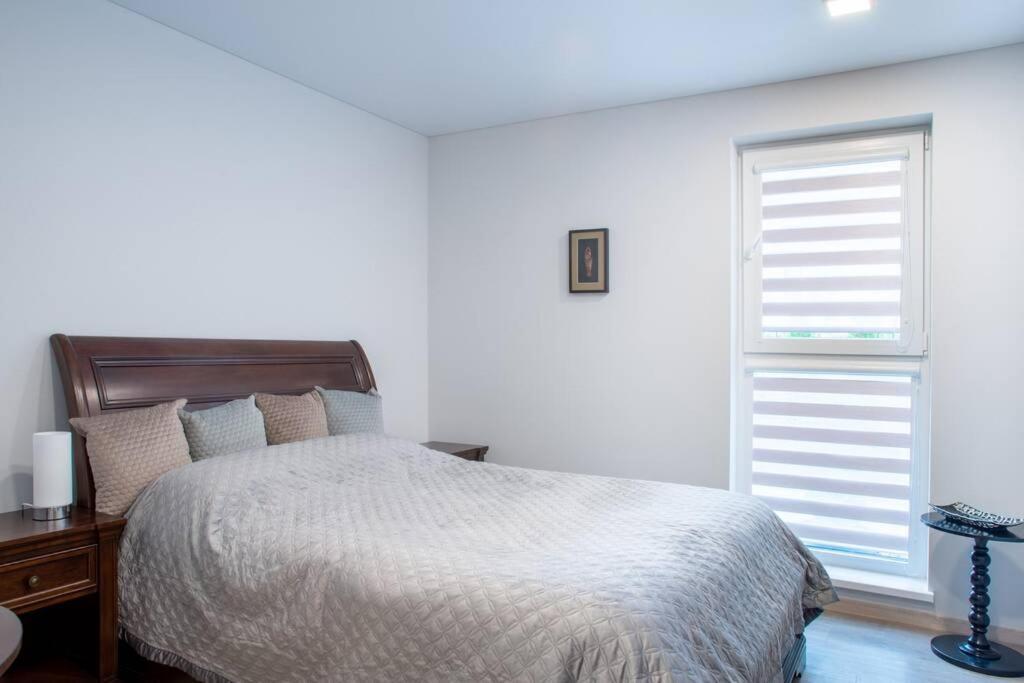 Luxurious Oak Park Apartment By Polo Apartments Kaunas Luaran gambar