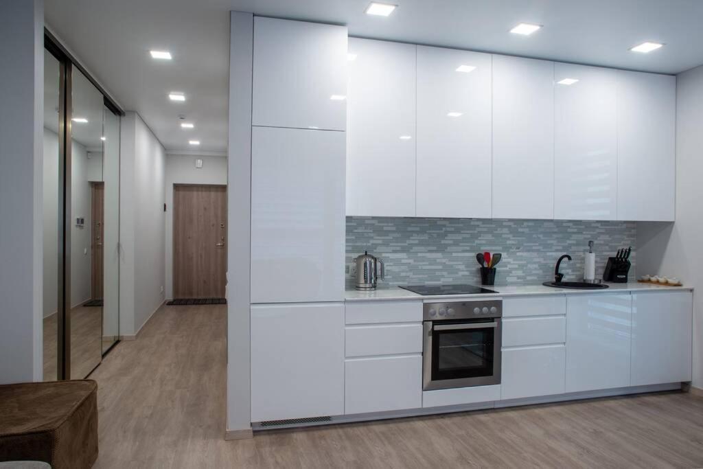 Luxurious Oak Park Apartment By Polo Apartments Kaunas Luaran gambar