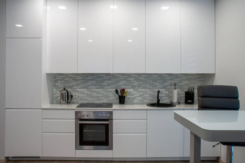 Luxurious Oak Park Apartment By Polo Apartments Kaunas Luaran gambar
