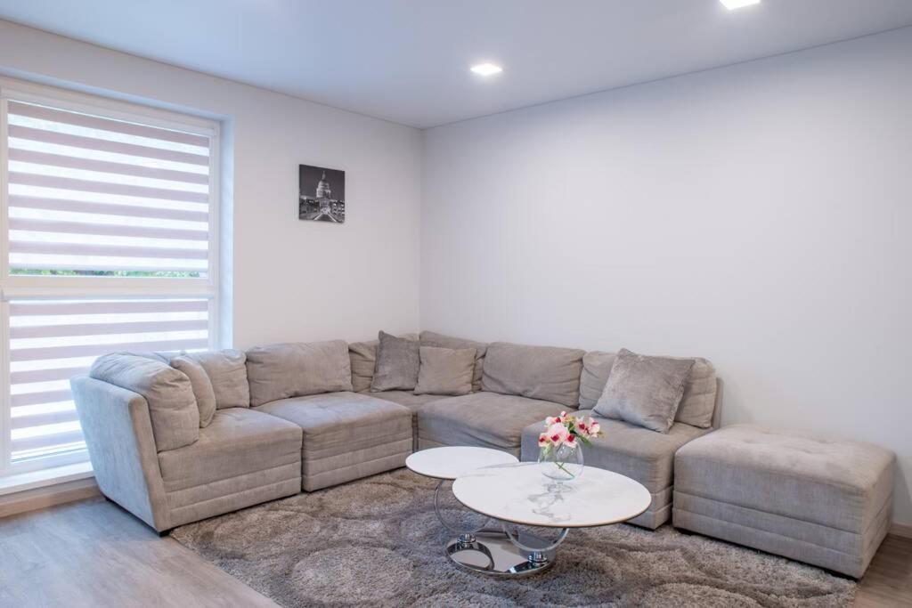 Luxurious Oak Park Apartment By Polo Apartments Kaunas Luaran gambar