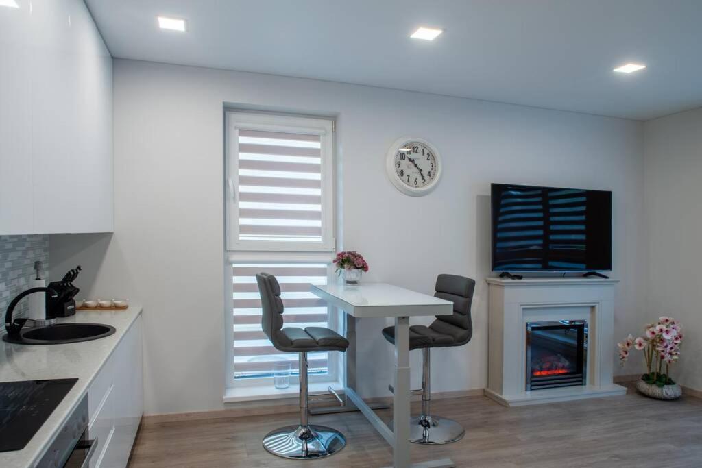 Luxurious Oak Park Apartment By Polo Apartments Kaunas Luaran gambar