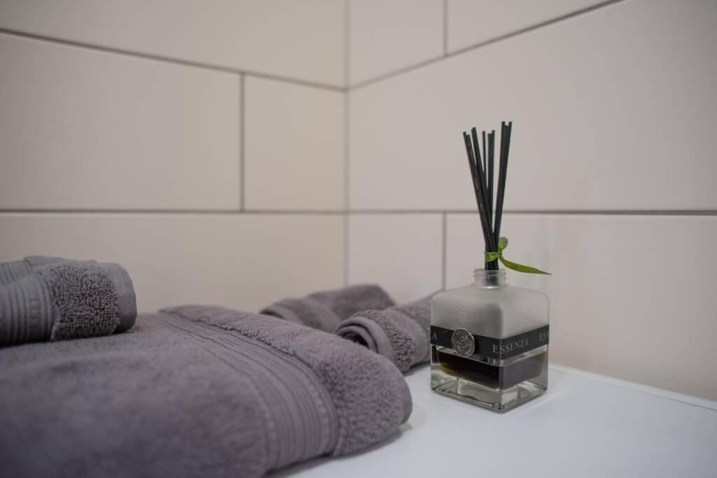 Luxurious Oak Park Apartment By Polo Apartments Kaunas Luaran gambar